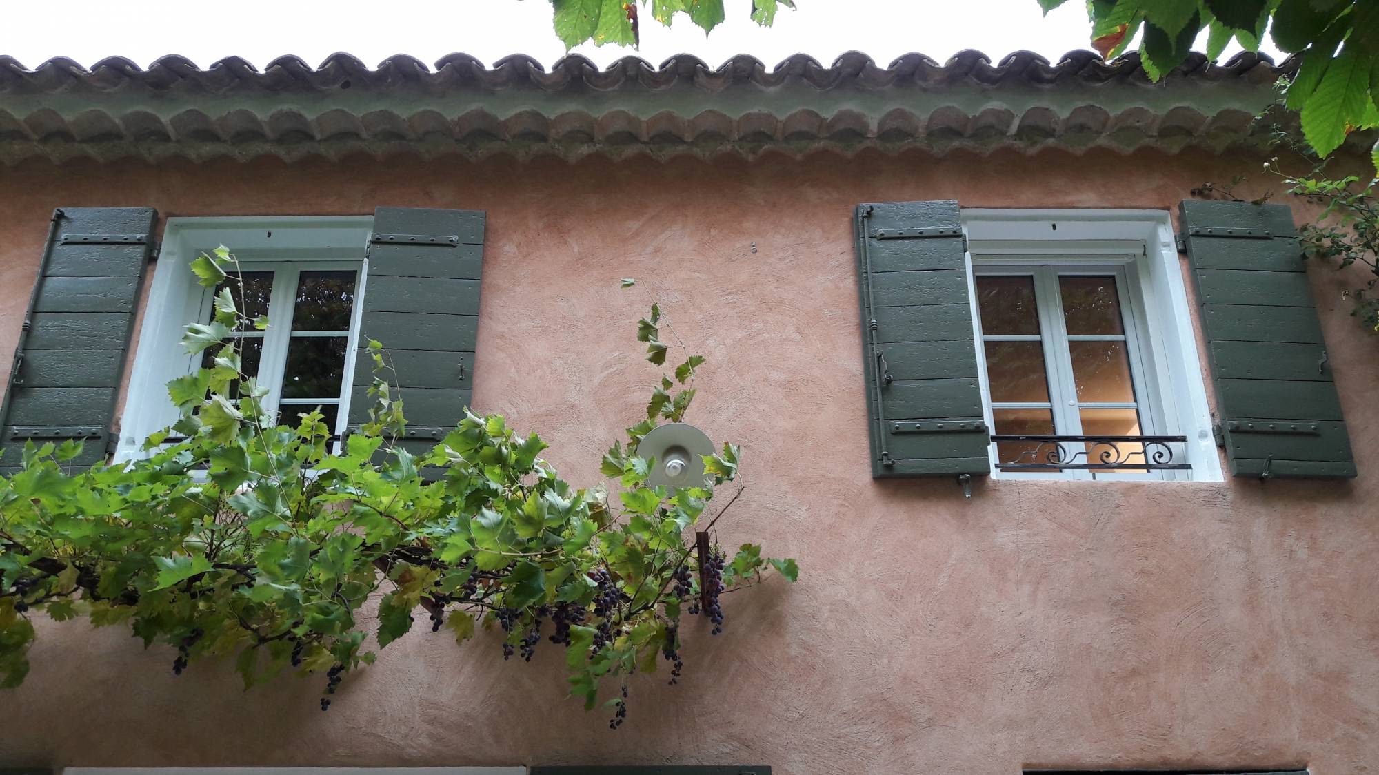 Installation de fenêtres PVC avec petits bois à Aix en Provence